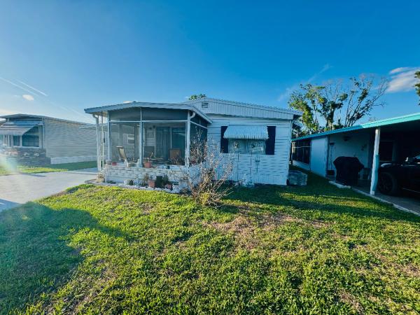 Photo 1 of 2 of home located at 11 Henry Drive Winter Haven, FL 33880