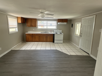 Photo 3 of 5 of home located at 11010 Jim John Lane Cottage 6 Seffner, FL 33584