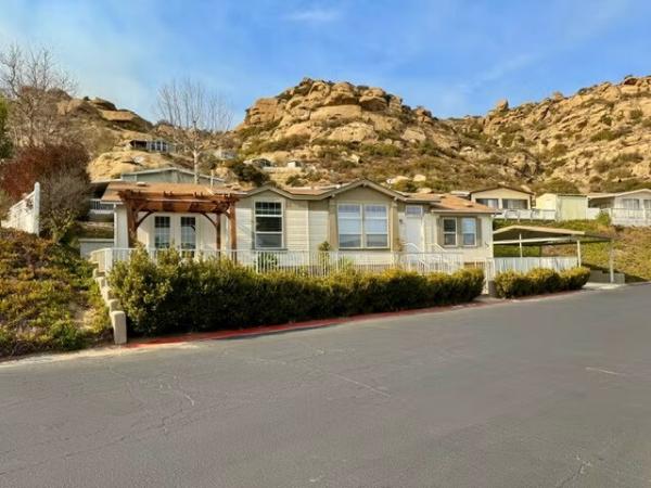 2005  Mobile Home For Sale