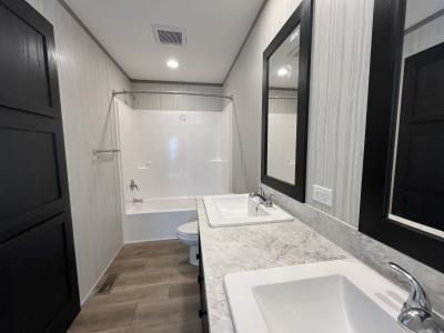 Photo 5 of 11 of home located at 4736 Carlton Rd Sterling Heights, MI 48310