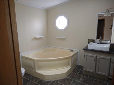 Photo 5 of 6 of home located at 499 Continental Ct Davison, MI 48423
