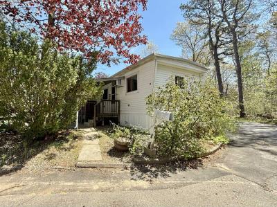 Photo 2 of 25 of home located at 37 Grouse Dr Chicopee, MA 01020
