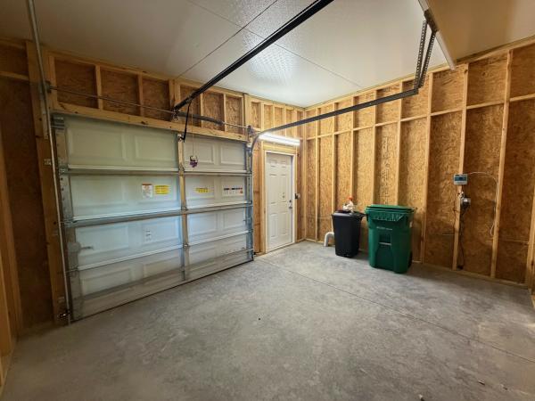 2024 CHAMPION HOME BUILDERS,INC. LE5035AB Mobile Home