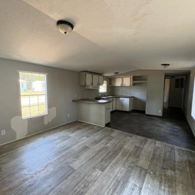Photo 5 of 8 of home located at 112 Reagan Lane Thomasville, GA 31757