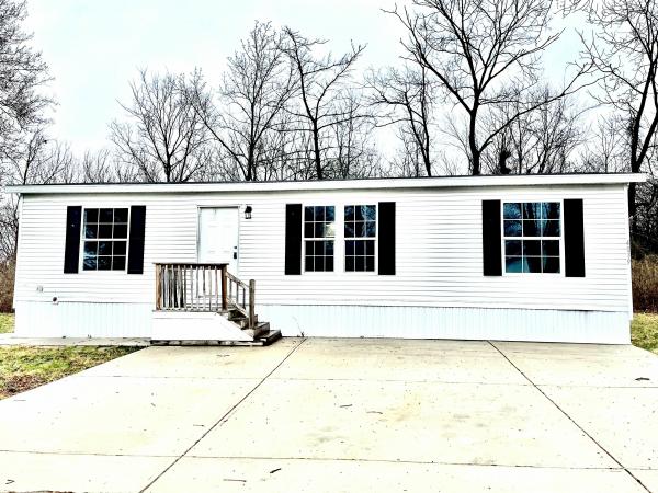 Photo 1 of 2 of home located at 4019 South Glenarm Road Lot 706 Indianapolis, IN 46241