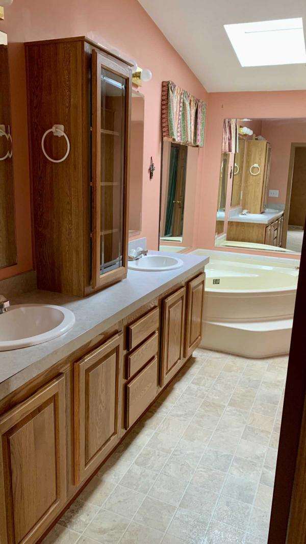 2000 Schult Concept 2001 Crestwood Manufactured Home