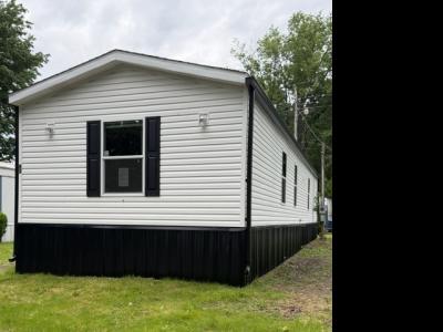 Photo 4 of 12 of home located at 304 Wilma Avenue #82 Louisville, KY 40229
