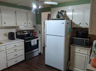 Photo 4 of 8 of home located at 570 57th Ave W Lot 280 Bradenton, FL 34207