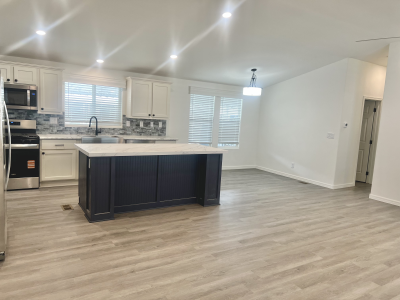 Photo 4 of 9 of home located at 4000 Pierce Street Space #124 Riverside, CA 92505