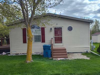 Photo 2 of 25 of home located at 110 Riverview Cr Saline, MI 48176