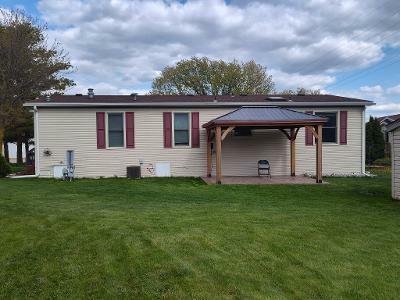 Photo 4 of 25 of home located at 110 Riverview Cr Saline, MI 48176