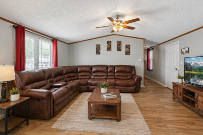 Photo 4 of 8 of home located at 18628 Prickley Ash Way Pearland, TX 77584