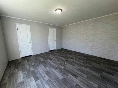 Photo 5 of 10 of home located at 2525 County Line Rd., #174 Des Moines, IA 50321