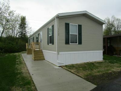 Mobile Home at 17408 Oak Grove Brownstown, MI 48174