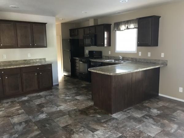 2017 CHAMPION RA2856207 Mobile Home