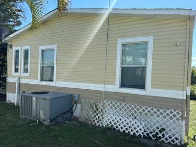 Photo 4 of 6 of home located at 6092 Palm Breezes Drive Lantana, FL 33462