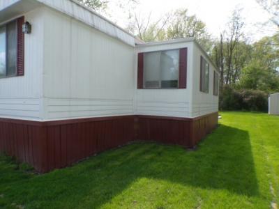 Photo 2 of 14 of home located at 569 Camelot Manor Portage, IN 46368