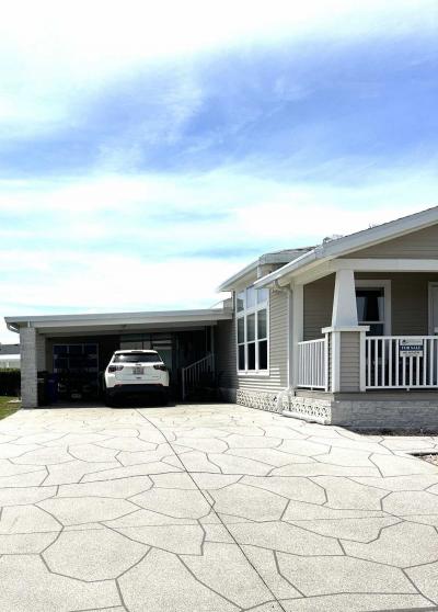 Photo 2 of 23 of home located at 4725 Devonwood Ct Lot #730 Lakeland, FL 33801