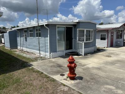 Photo 2 of 11 of home located at 37630 Daybright Lane Zephyrhills, FL 33541