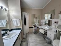 2000 Skyline Wood Manor Mobile Home