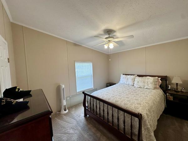 2000 Skyline Wood Manor Mobile Home