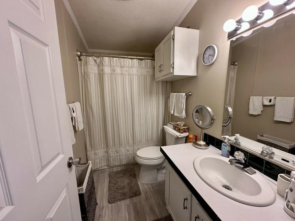 2000 Skyline Wood Manor Mobile Home
