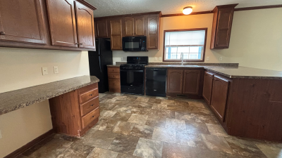 Photo 4 of 13 of home located at 6197 London Way Fenton, MI 48430