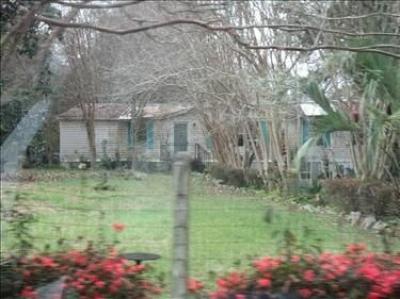 Mobile Home at 23031 Live Oak Ln Picayune, MS 39466