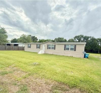 Photo 3 of 37 of home located at 1075 Percy Rd Saint Martinville, LA 70582