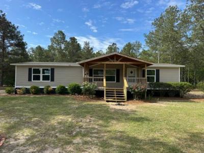 Photo 5 of 17 of home located at 138 Brannon Montgomery Rd Mauk, GA 31058
