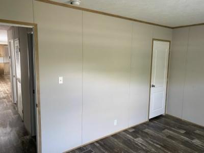 Photo 2 of 17 of home located at 14 Woodland Park Rd Waverly, OH 45690