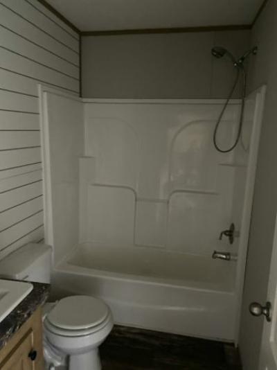 Photo 5 of 17 of home located at 14 Woodland Park Rd Waverly, OH 45690