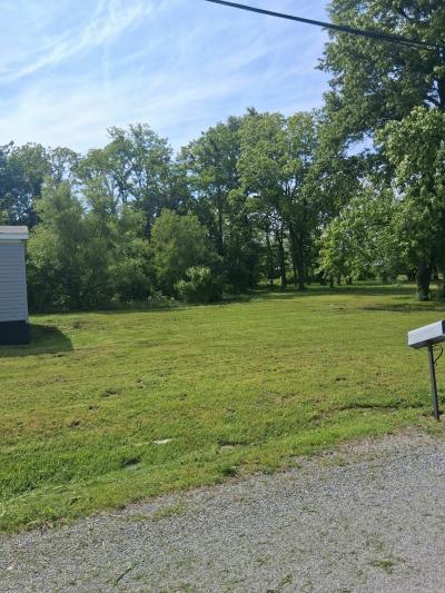 Photo 4 of 15 of home located at 1507 N Oak Street Du Quoin, IL 62832