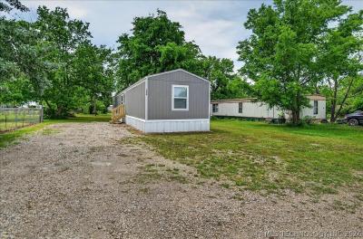 Photo 3 of 21 of home located at 306 E Cherokee St Delaware, OK 74027