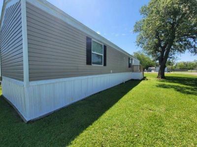 Photo 5 of 11 of home located at 4407 37th St Dickinson, TX 77539