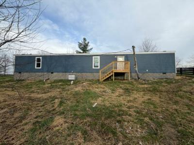 Photo 2 of 14 of home located at 1365 Powell Taylor R Lawrenceburg, KY 40342