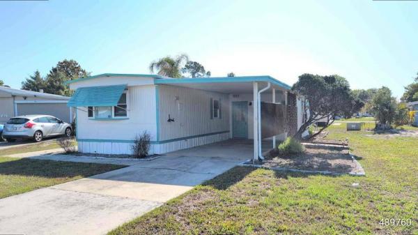 Photo 1 of 2 of home located at Lake Griffin Isles 110 Violet Dr Fruitland Park, FL 34731
