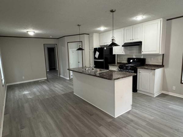 2006  Mobile Home For Sale