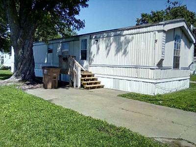 Photo 2 of 8 of home located at 6 Whitley St Carlinville, IL 62626