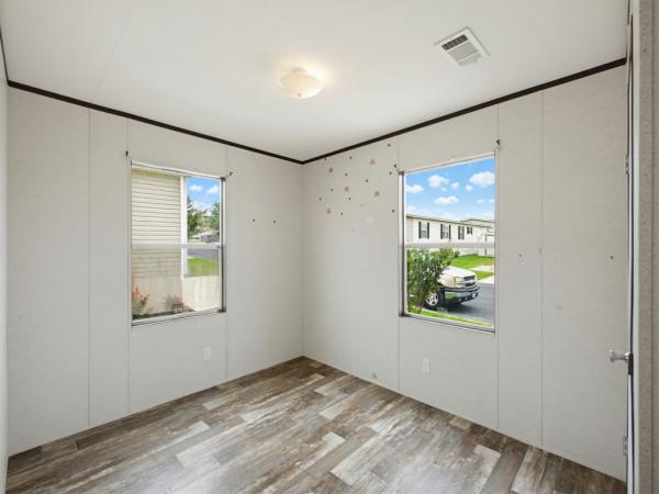2018 Champion 12-10G-RM2852A Mobile Home