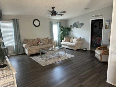 Photo 4 of 20 of home located at 1618 Deverly Dr Lot # 840 Lakeland, FL 33801
