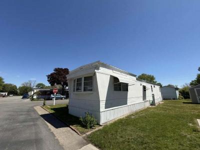 Photo 4 of 8 of home located at 333 E Lakewood Blvd Lot 71 Holland, MI 49424