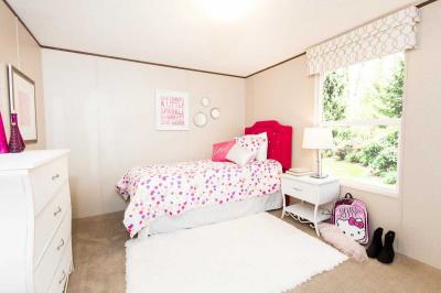 Photo 5 of 14 of home located at 6978 46th Ave N Lot 241 Saint Petersburg, FL 33709