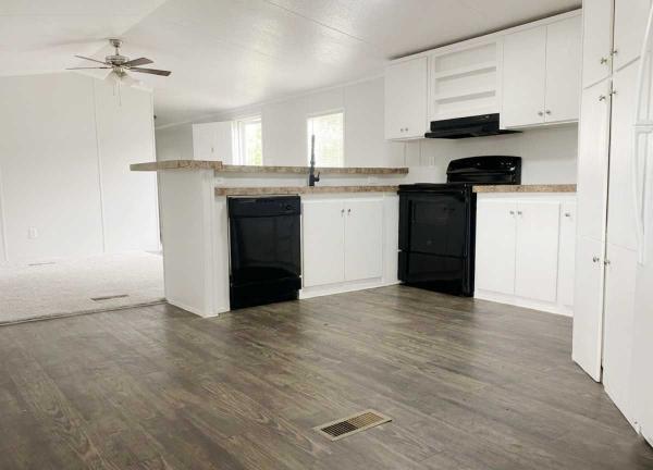 2010  Mobile Home For Sale