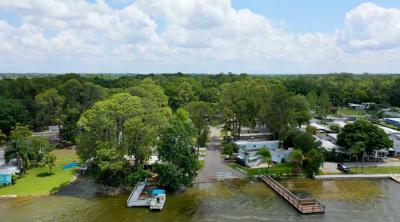 Photo 4 of 5 of home located at 2211 Spruce Lane Lot 79 Lake Alfred, FL 33850