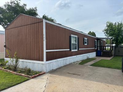 Photo 5 of 7 of home located at 2900 S I35 E Trl 122 Waxahachie, TX 75165