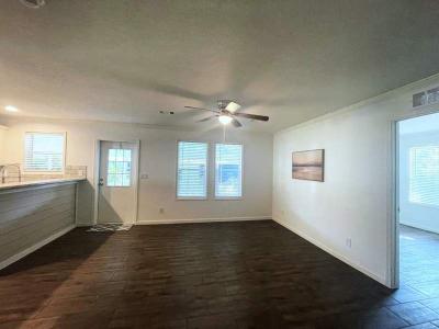 Photo 5 of 25 of home located at 428 Sunbird Square Lot #035 Sebring, FL 33872