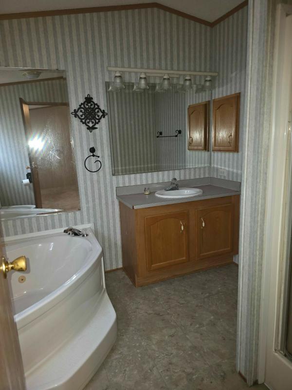 2002 Highland mobile Home