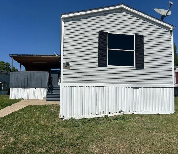 2004 FLEETWOOD Mobile Home For Sale