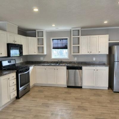 Photo 4 of 16 of home located at 27 Crestwood Drive #0031 Middletown, IN 47356